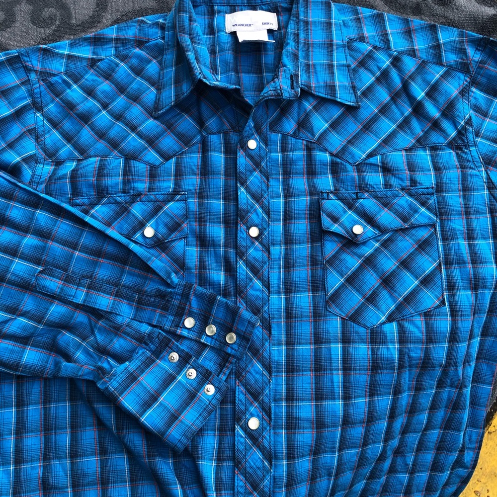 Wrangler Blue plaid button down western shirt-Size LARGE Rodeo cowboy